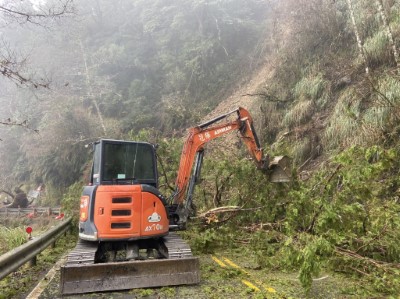 太平山區內道路發生坍方  緊急搶修1